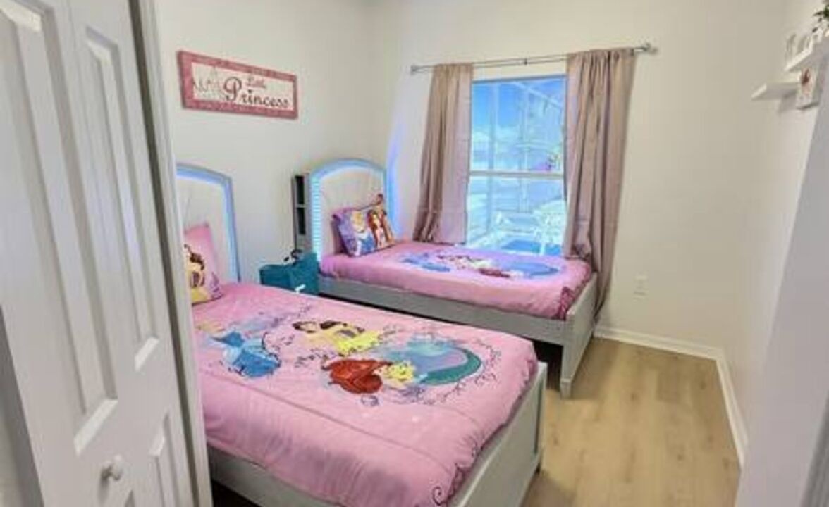 Photo of Bedroom in Crescent Lakes