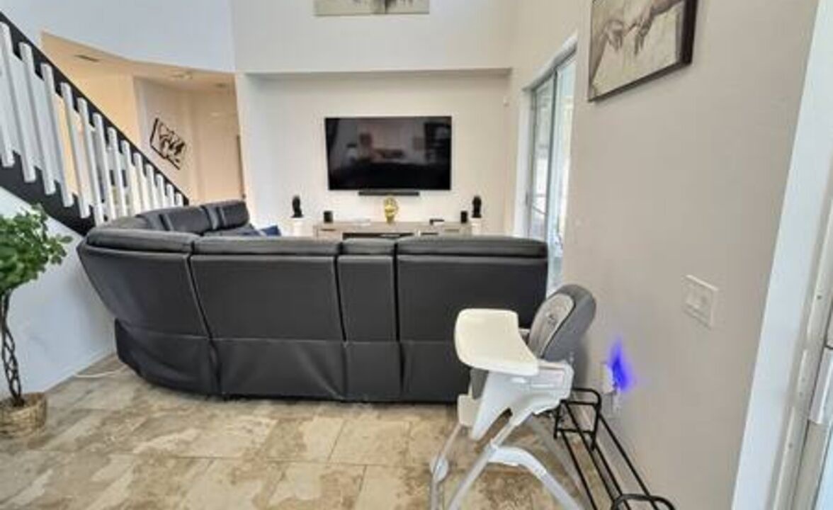 Photo of Livingroom in Crescent Lakes