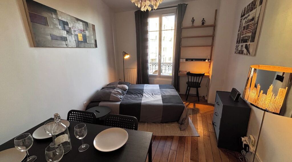 Photo of Bedroom in Suresnes