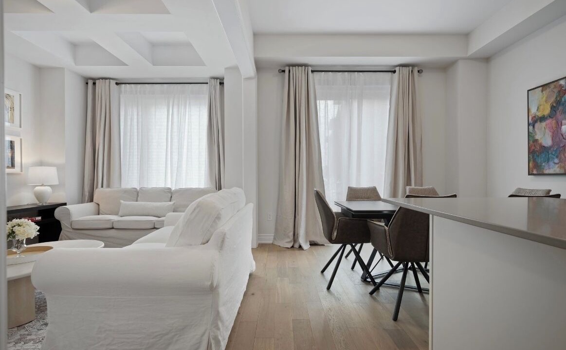 Photo of Livingroom in Oakville