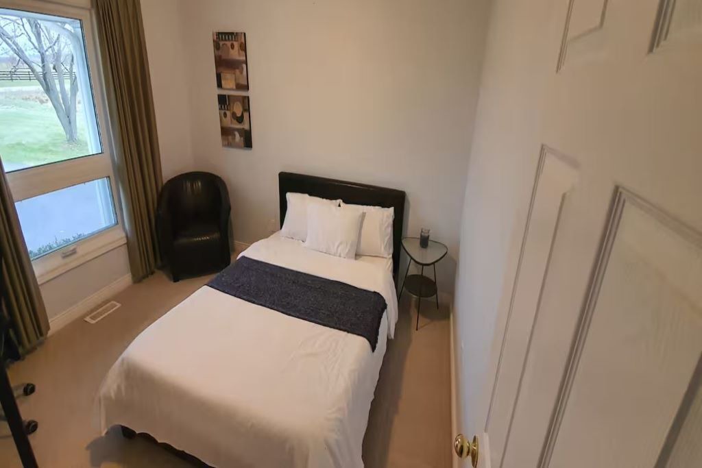 Photo of Bedroom in Halton Regional Municipality