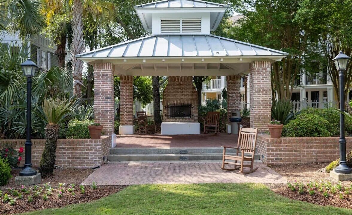 Photo of Livingroom in Baytowne Wharf