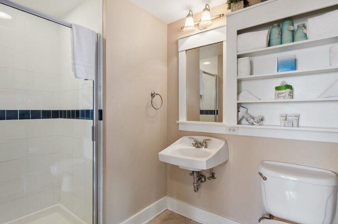 Photo of Bathroom in Baytowne Wharf
