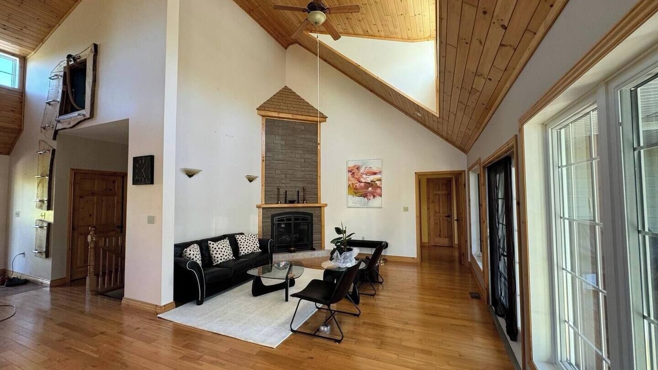 Photo of Livingroom in Northern Bruce Peninsula