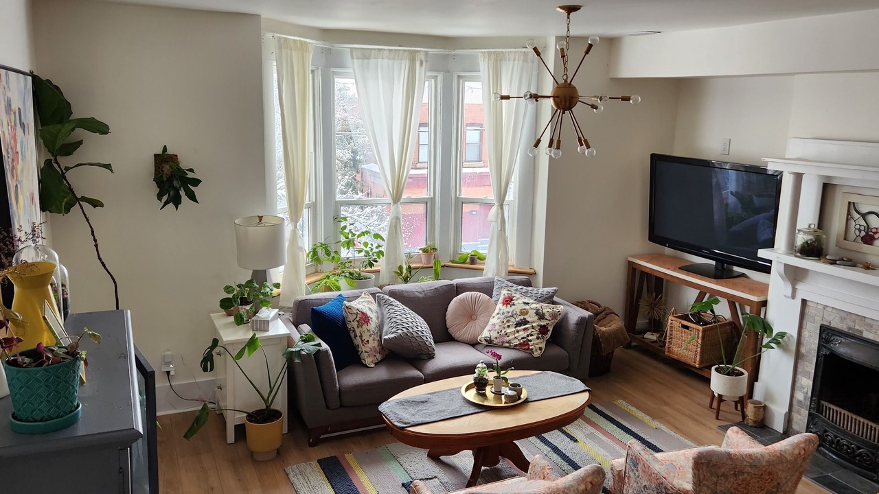 Photo of Livingroom in Leslieville