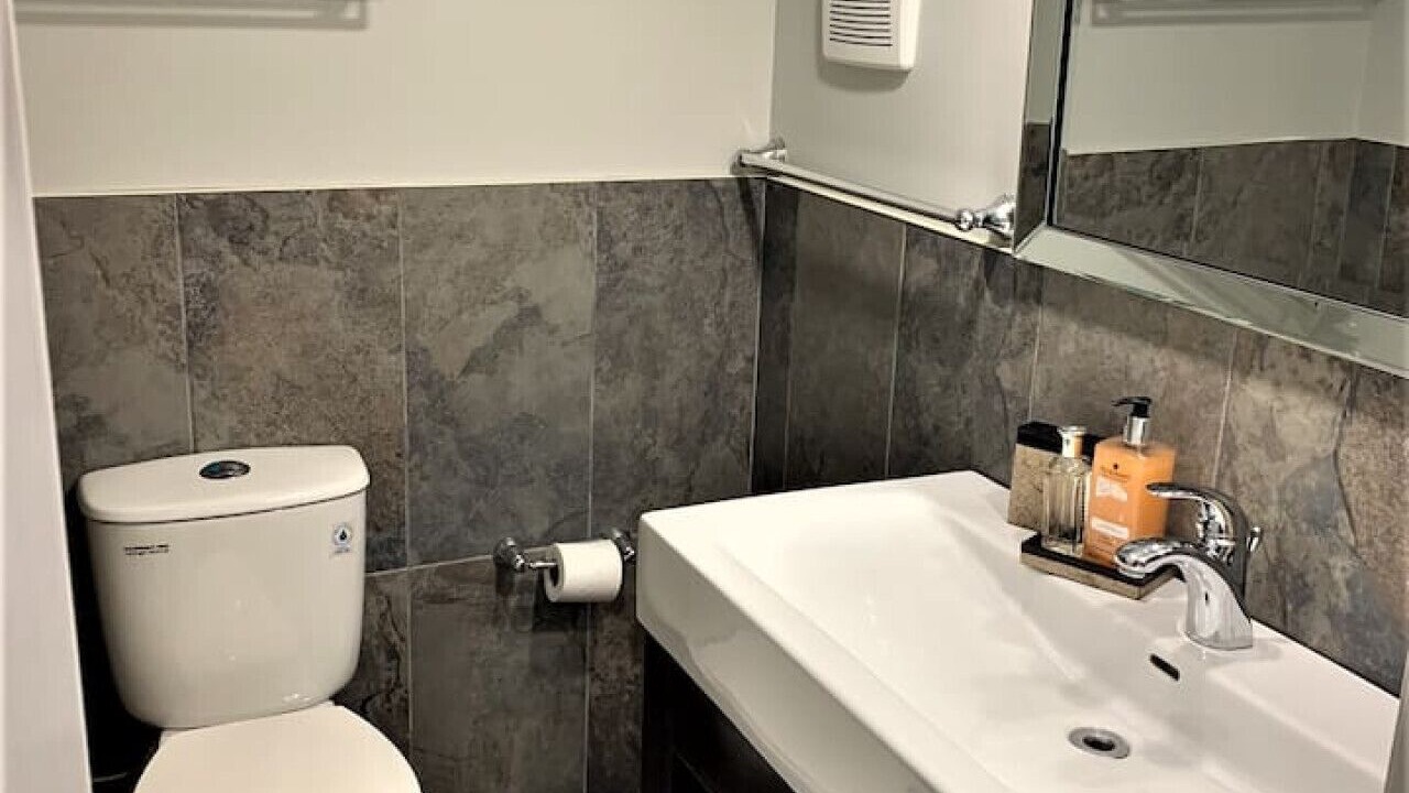 Photo of Bathroom in Hurontario