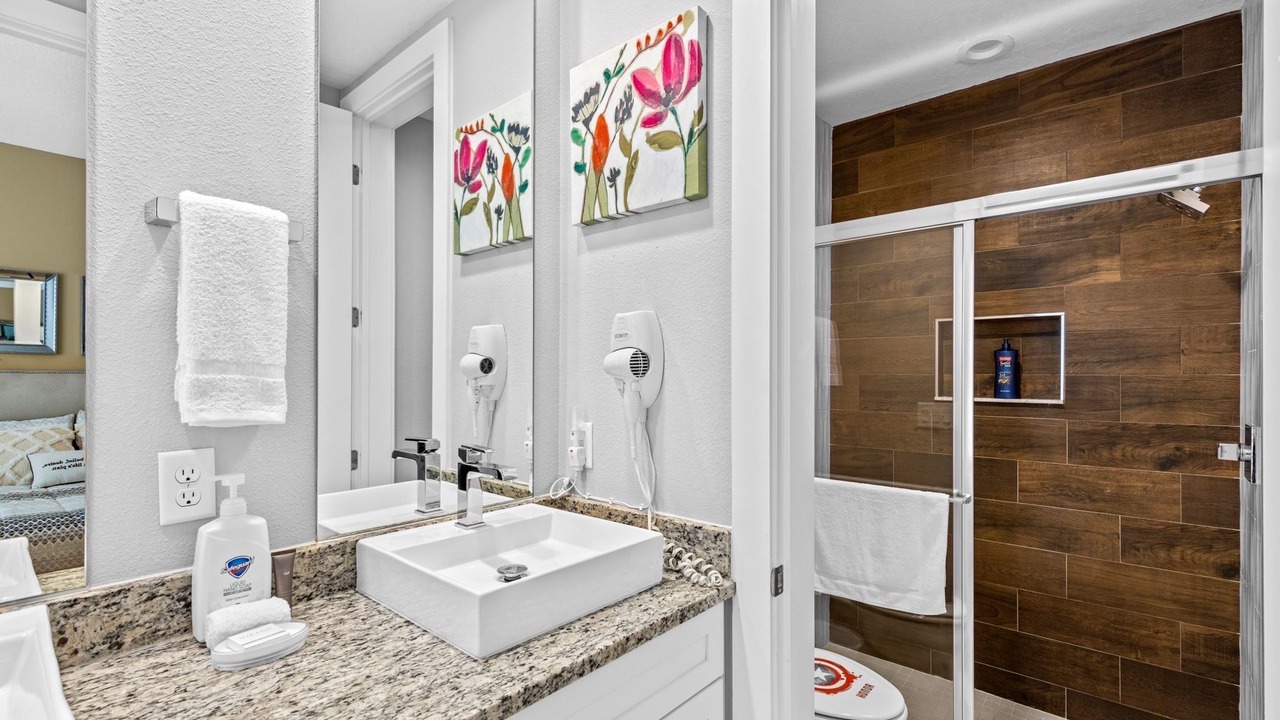 Photo of Bathroom in Crestwynd Bay