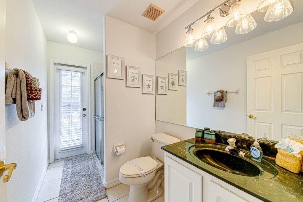 Photo of Bathroom in Orange Tree