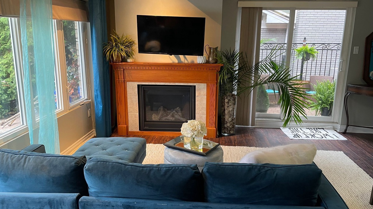 Photo of Livingroom in Oakville