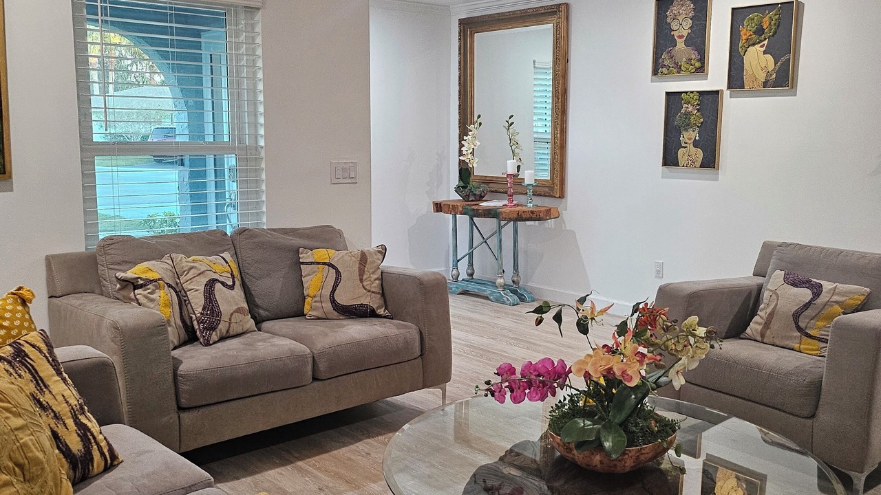 Photo of Livingroom in Central Naples