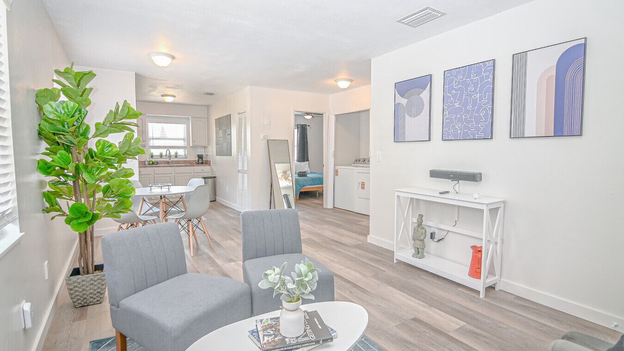 Photo of Livingroom in North Hyde Park