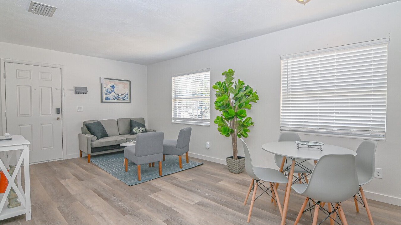 Photo of Livingroom in North Hyde Park