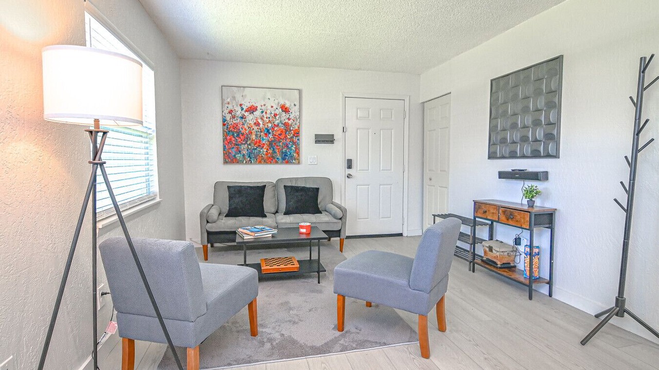 Photo of Livingroom in North Hyde Park