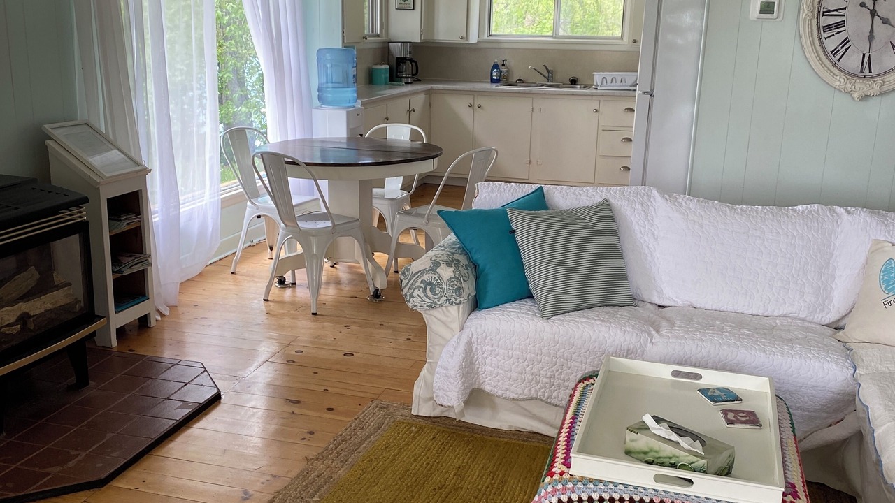 Photo of Livingroom in Waupoos