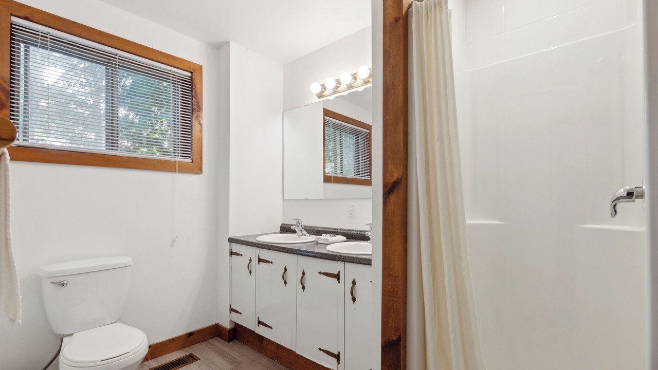 Photo of Bathroom in The Blue Mountains