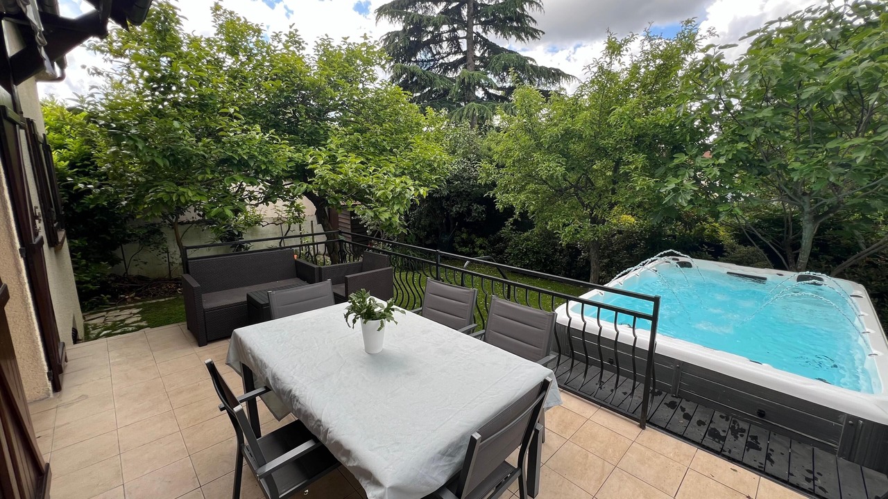 Photo of Outdoor in L'Hay-les-Roses