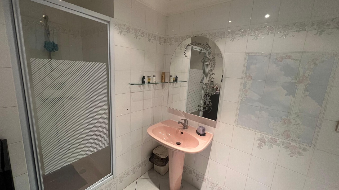 Photo of Bathroom in L'Hay-les-Roses