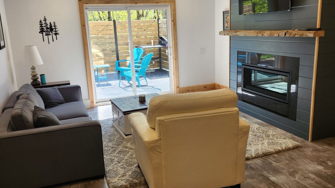 Photo of Livingroom in Lake of Bays
