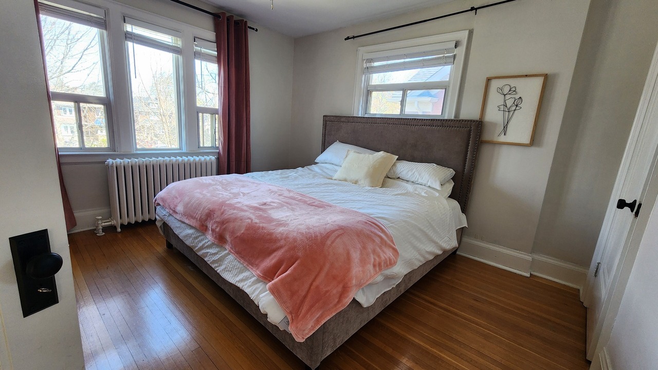 Photo of Bedroom in Lawrence Park