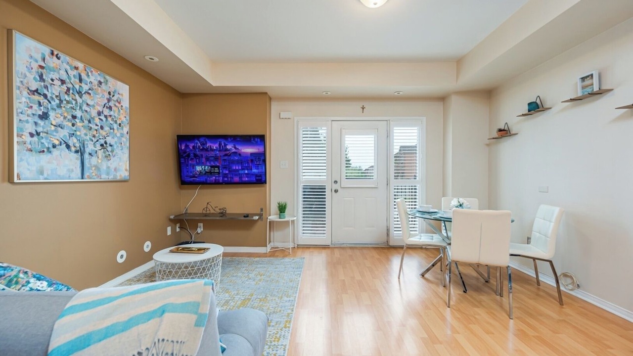 Photo of Livingroom in Churchill Meadows