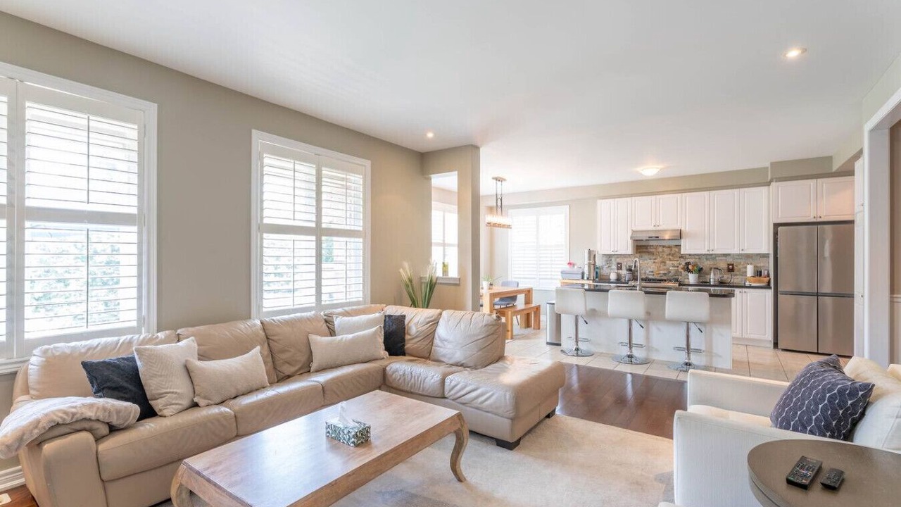 Photo of Livingroom in Churchill Meadows