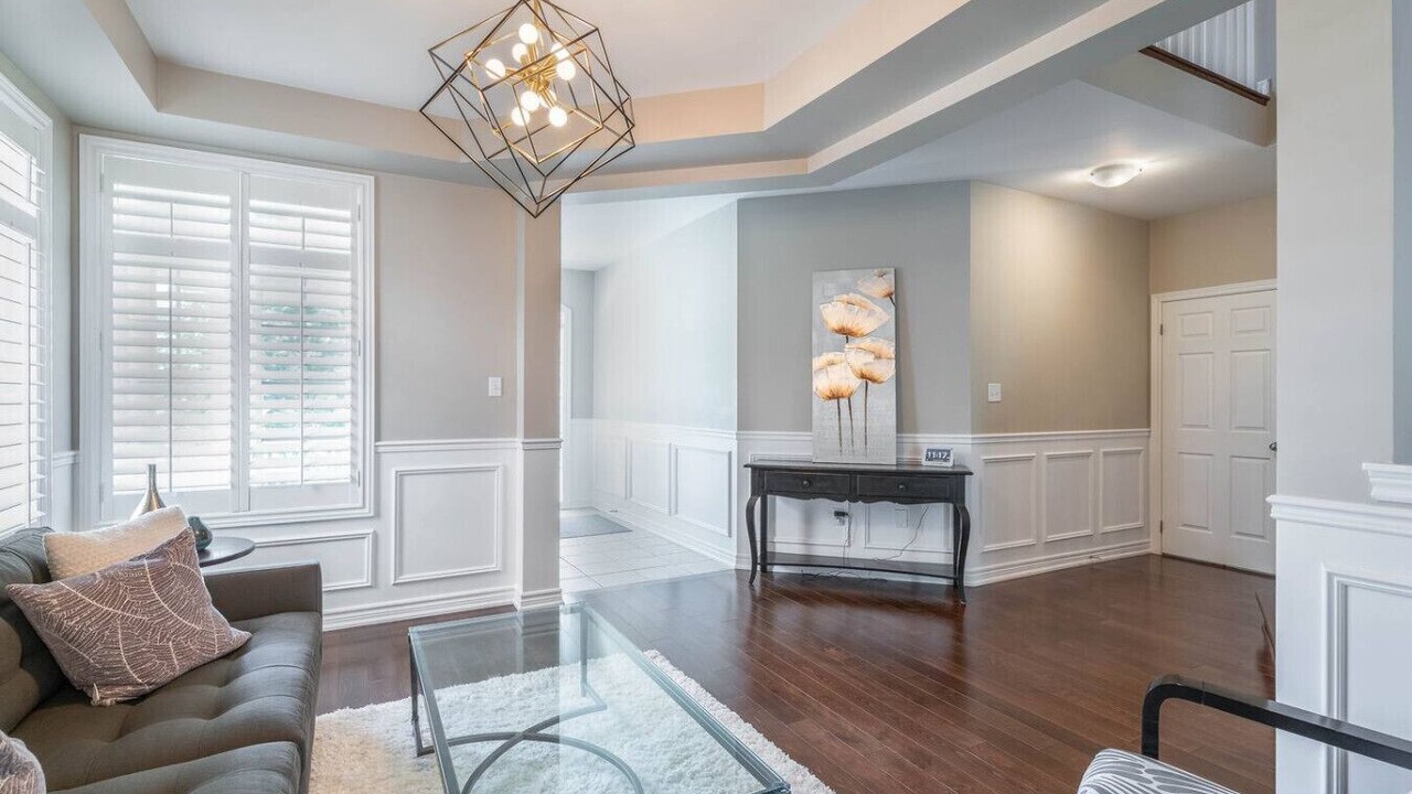 Photo of Livingroom in Churchill Meadows