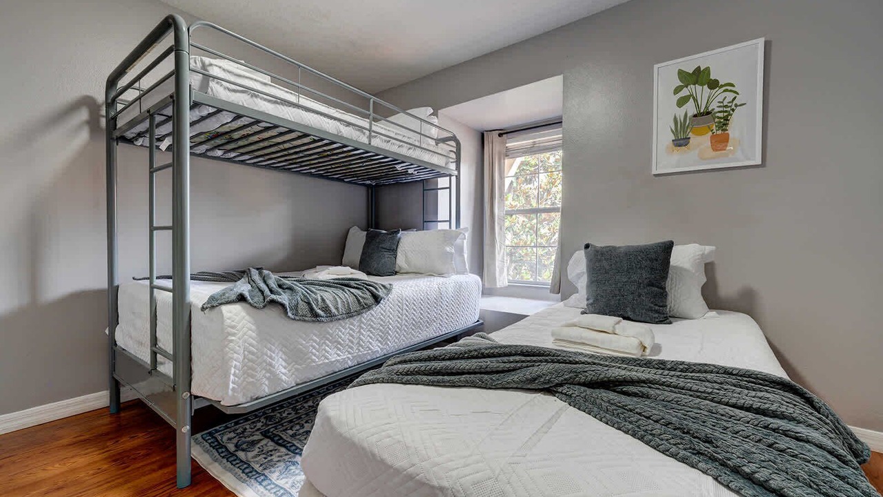 Photo of Bedroom in Crestwynd Bay