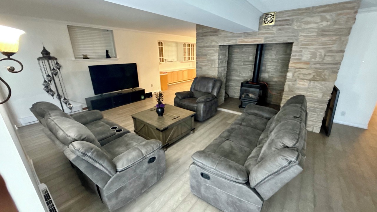 Photo of Livingroom in Mono