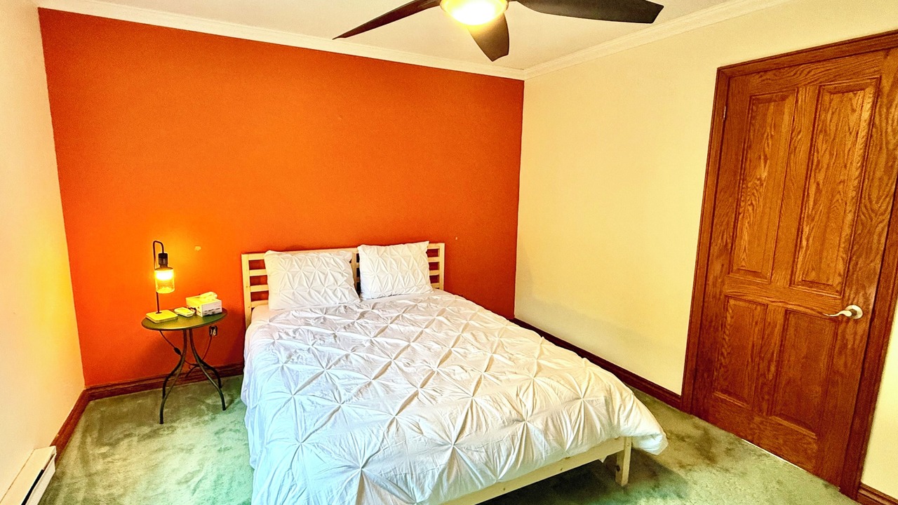 Photo of Bedroom in Mono