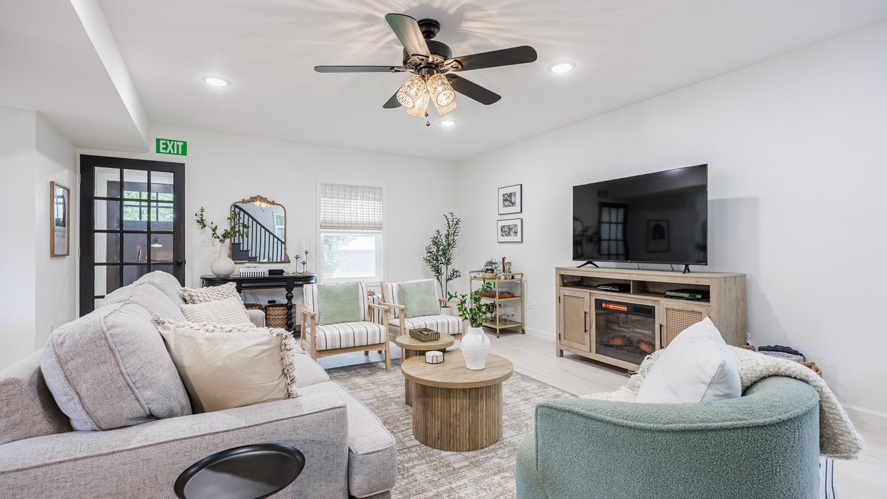 Photo of Livingroom in Town of Reading