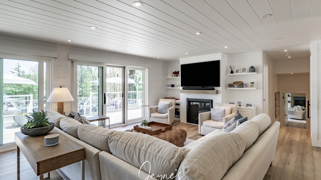 Photo of Livingroom in Muskoka Lakes