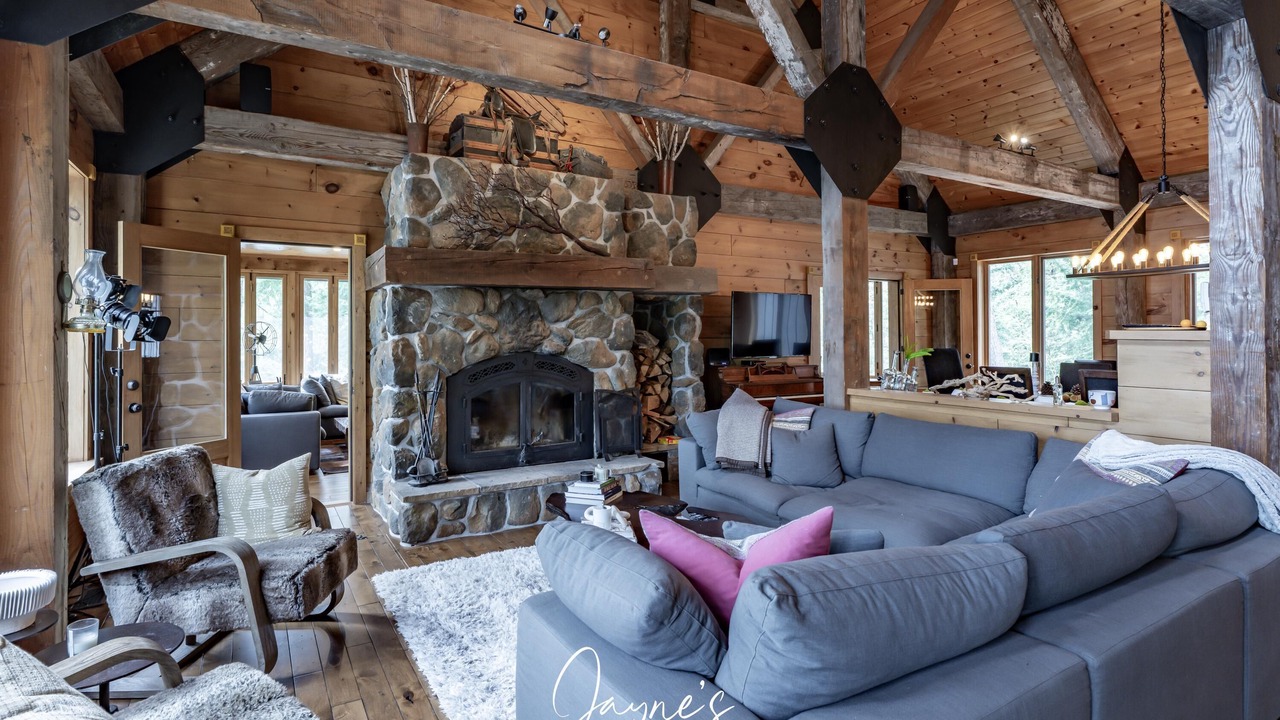 Photo of Livingroom in Muskoka Lakes