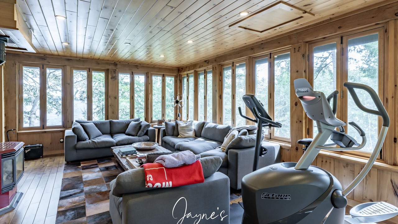 Photo of Bedroom in Muskoka Lakes
