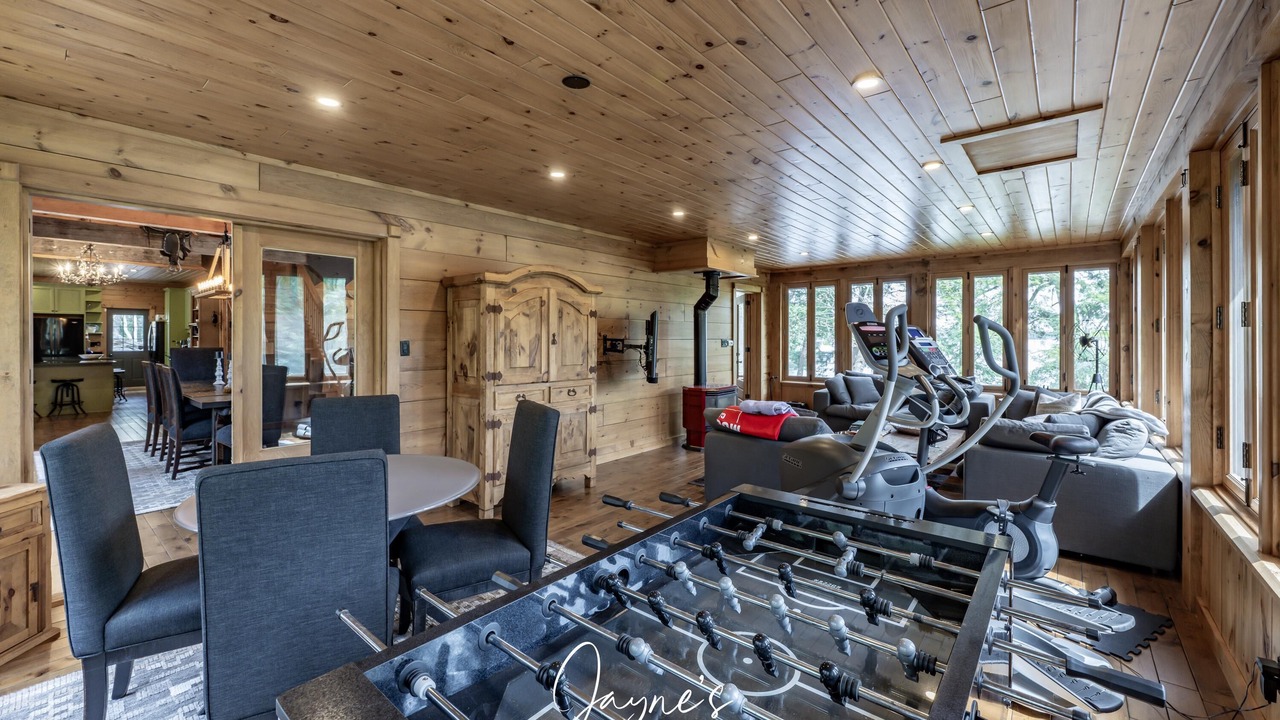 Photo of Bedroom in Muskoka Lakes