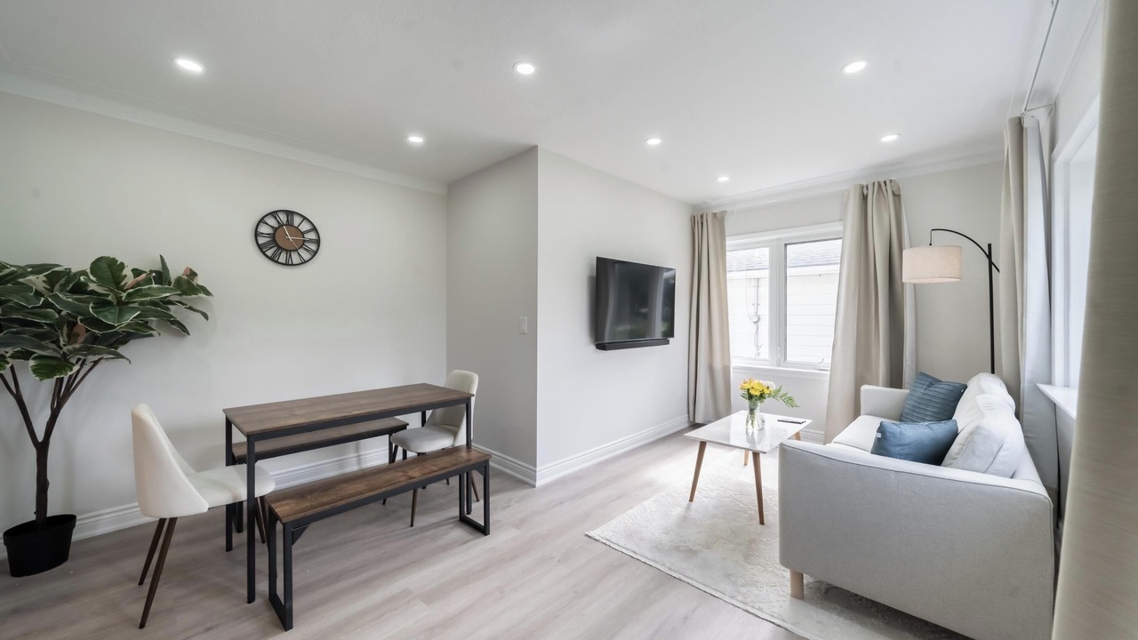 Photo of Livingroom in Lakeview
