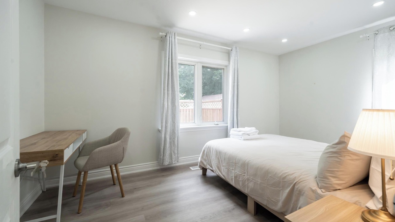 Photo of Bedroom in Lakeview