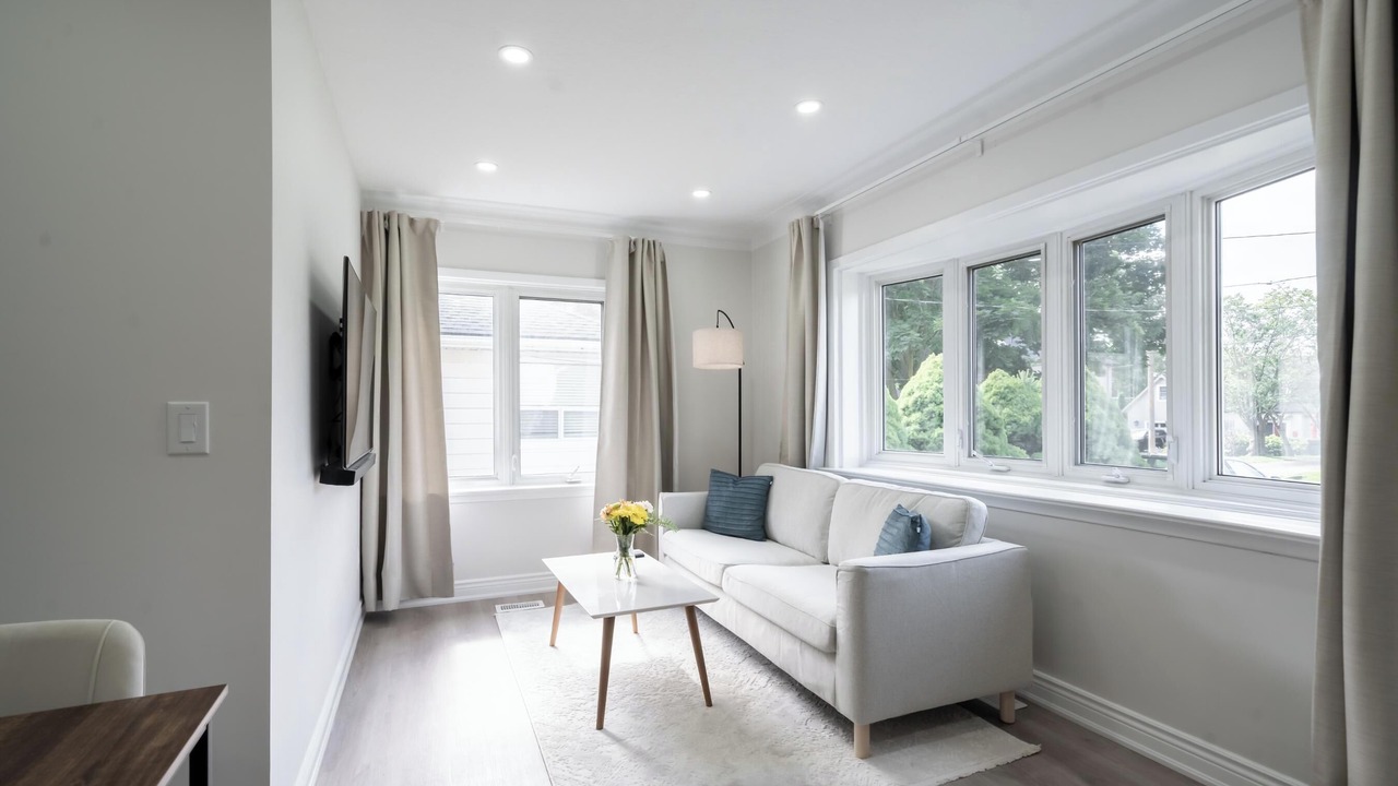 Photo of Livingroom in Lakeview