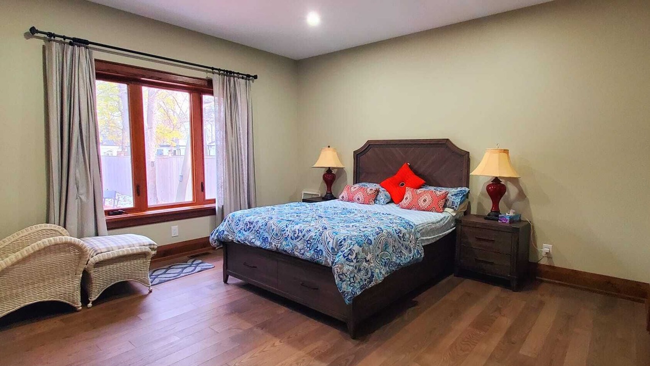Photo of Bedroom in Clarkson-Lorne Park