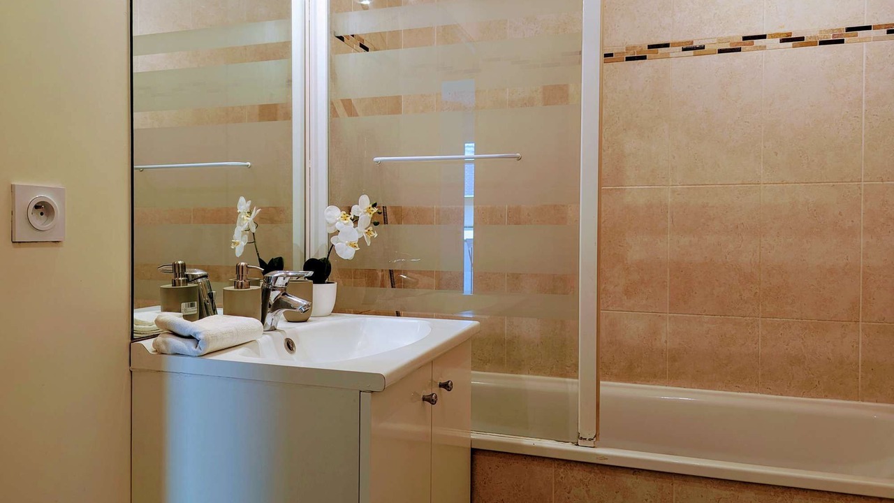 Photo of Bathroom in Asnieres-sur-Seine