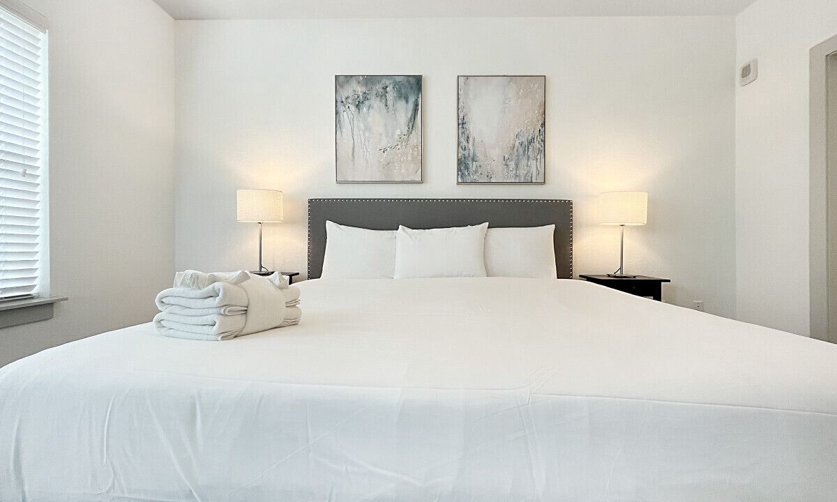 Photo of Bedroom in Carver City - Lincoln Gardens