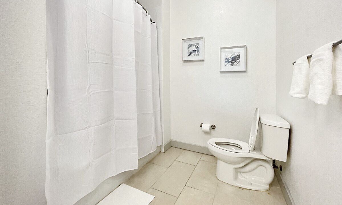 Photo of Bathroom in Carver City - Lincoln Gardens