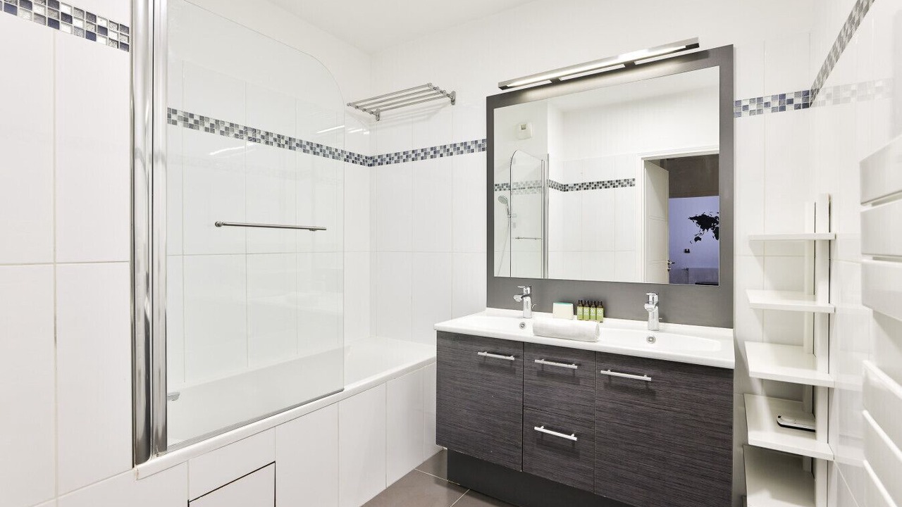 Photo of Bathroom in Puteaux