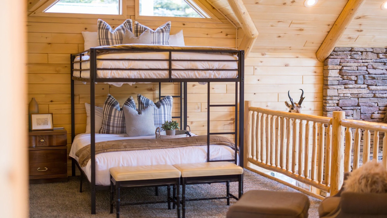 Photo of Bedroom in Mammoth Creek