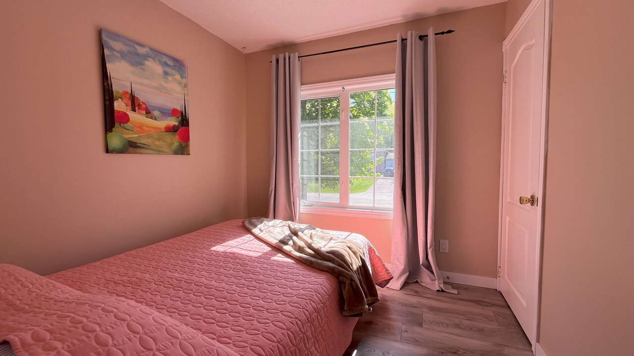 Photo of Bedroom in Victoria Harbour