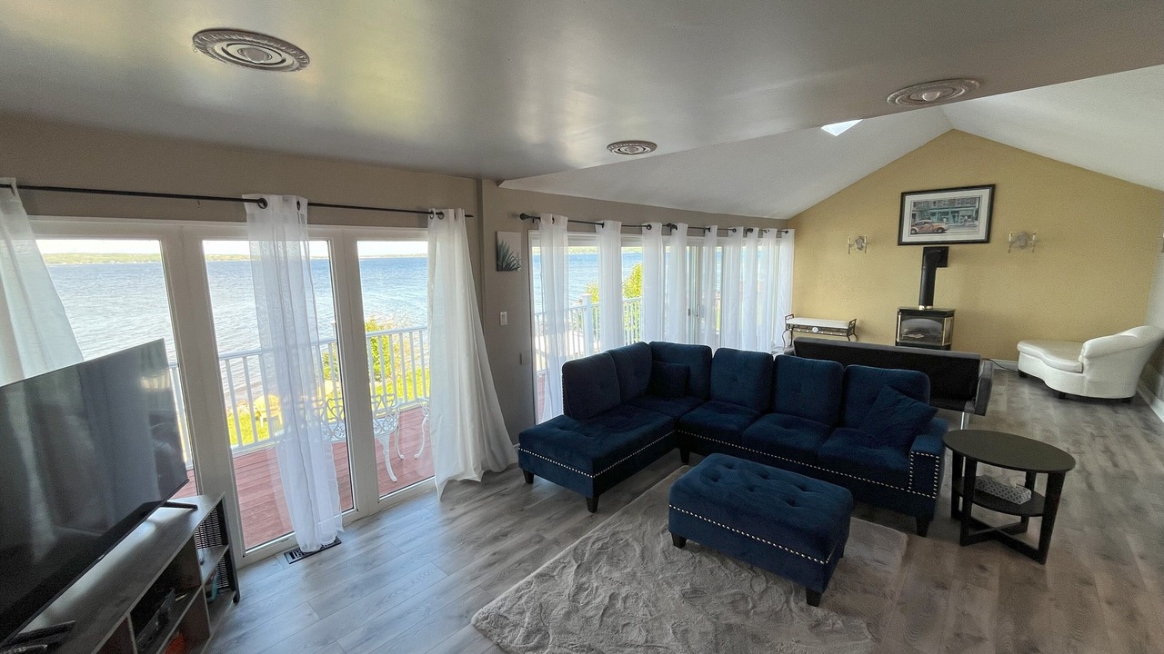 Photo of Livingroom in Victoria Harbour