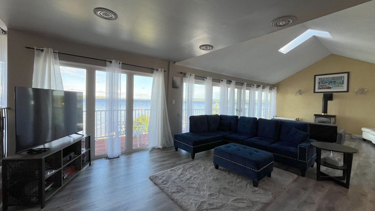 Photo of Livingroom in Victoria Harbour