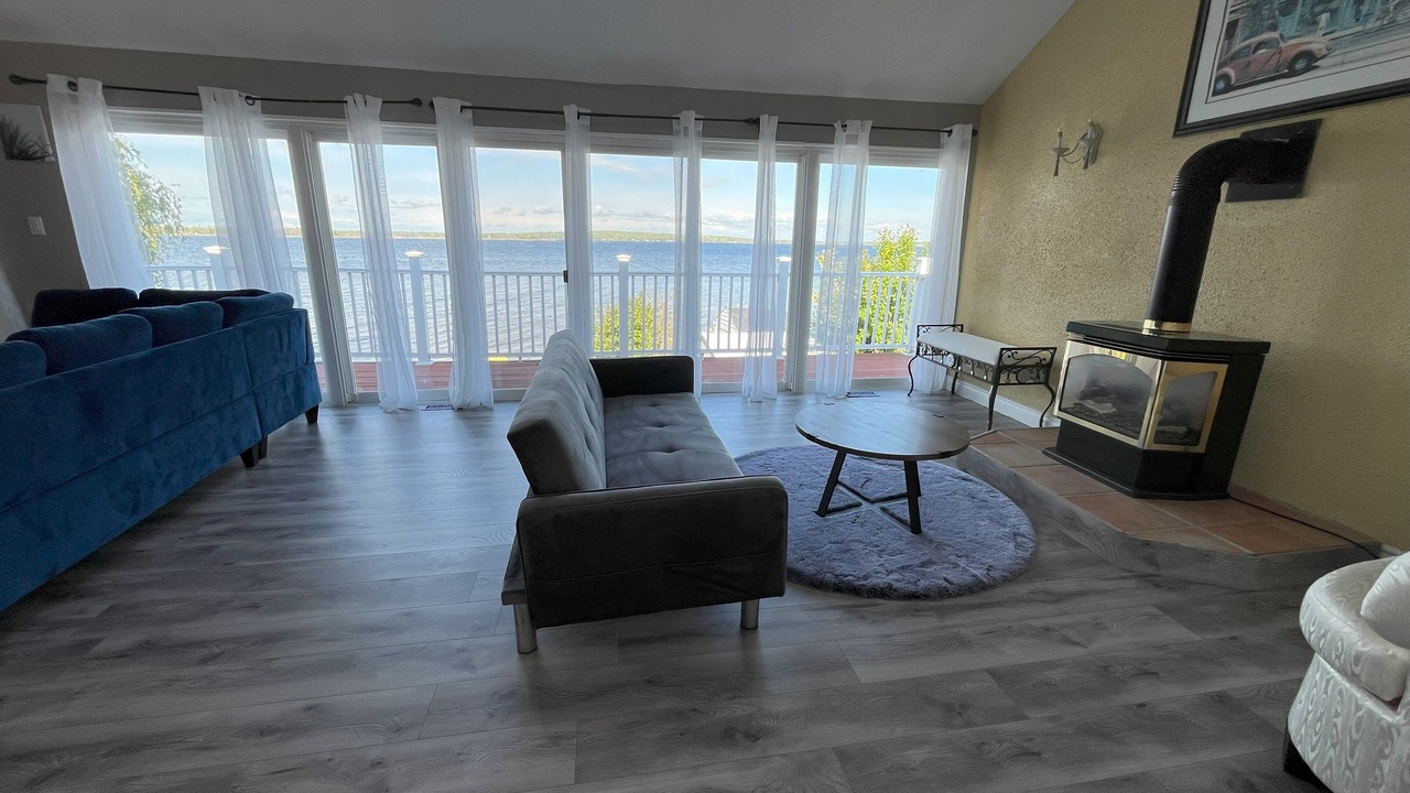 Photo of Livingroom in Victoria Harbour