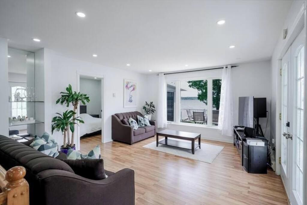 Photo of Livingroom in Deseronto