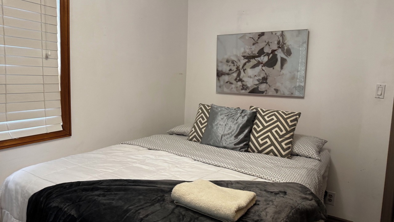 Photo of Bedroom in Lakeview