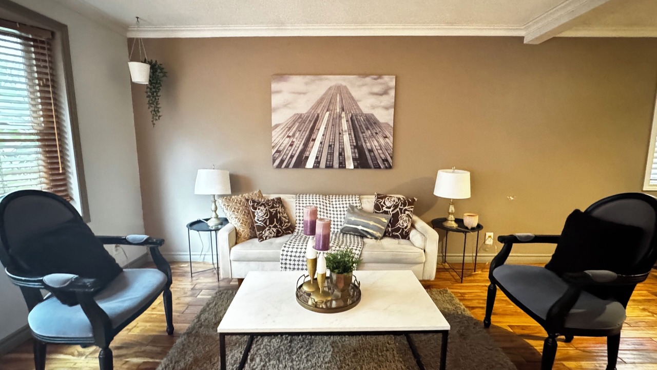 Photo of Livingroom in Lakeview